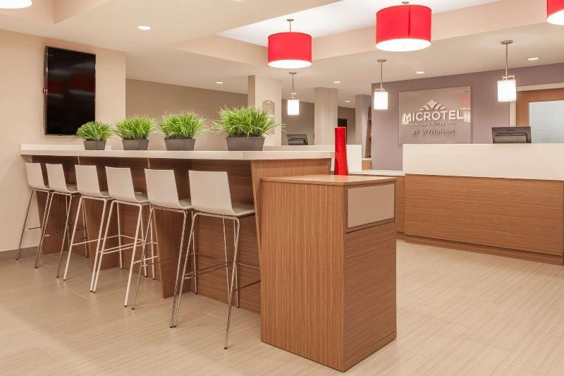 Microtel Inn & Suites By Wyndham Oyster Bay Ladysmith Exteriér fotografie