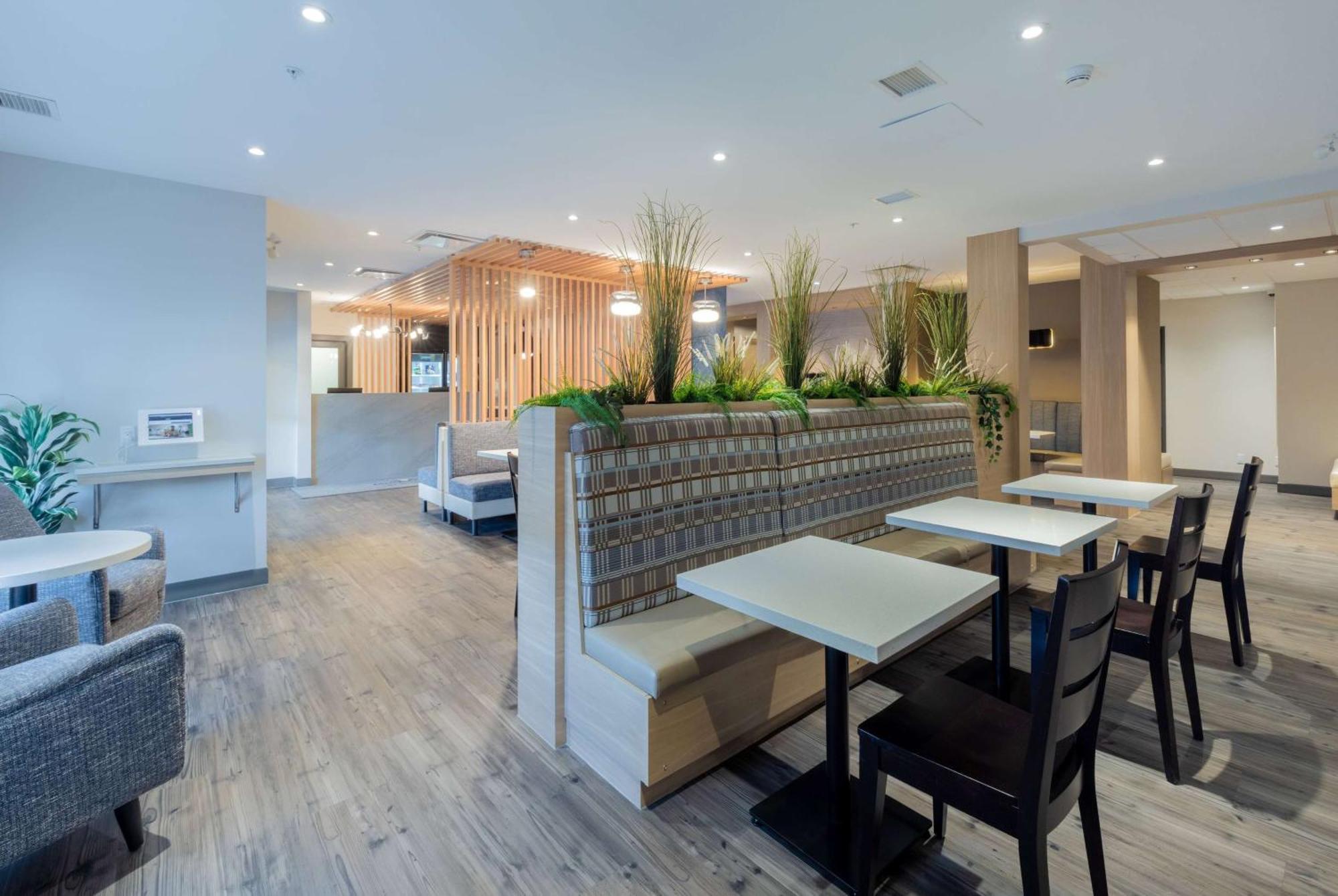 Microtel Inn & Suites By Wyndham Oyster Bay Ladysmith Exteriér fotografie